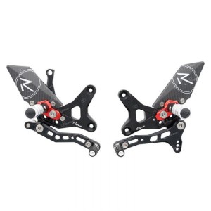 LIGHTECH R-VERSION EINSTELLBARE HINTERE SETS MIT GELENKTEN FUSSRESTS KAWASAKI ZX-10R 2011-2015 (NORMAL/INVERTIERT)
