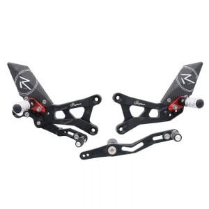 PEDANE ARRETRATE REGOLABILI LIGHTECH R-VERSION CON POGGIAPIEDI SNODATI YAMAHA R6 2008-2016 (STANDARD/ROVESCIATO)