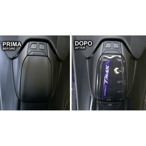 ADESIVO 3D PROTEZIONE SPORTELLO SERBATOIO YAMAHA T-MAX 560 2020-2021, CARBONIO/BLU METAL