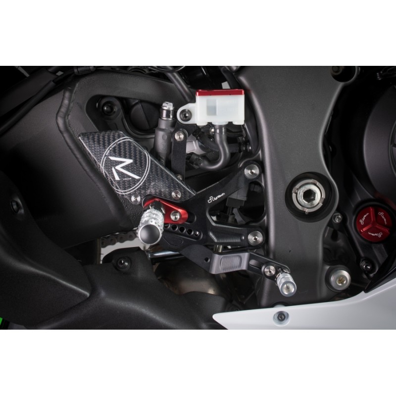 JUEGOS TRASEROS REGULABLES LIGHTECH R-VERSION CON REPOSAPIÉS ARTICULADOS KAWASAKI ZX-10R 2016-2020 (MARCHA ATRÁS)