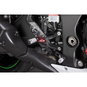 JUEGOS TRASEROS REGULABLES LIGHTECH R-VERSION CON REPOSAPIÉS ARTICULADOS KAWASAKI ZX-10R 2016-2020 (MARCHA ATRÁS)