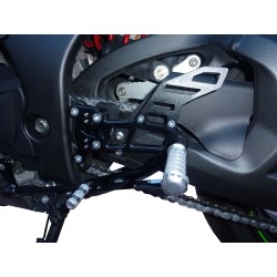 4-RACING EINSTELLBARE HINTERE FUSSPEGS SUZUKI GSX-R 1000 2009-2016 (NORMAL- UND RÜCKWÄRTSSCHALTUNG) SCHWARZE