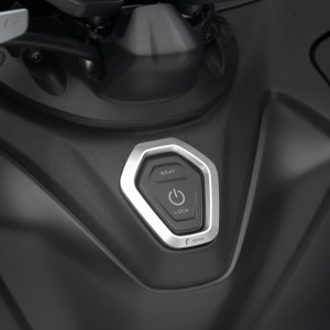 RIZOMA ZÜNDSCHALTERABDECKUNG YAMAHA T-MAX 560 2025, SILVER