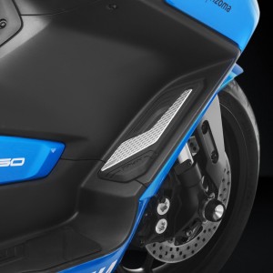 PAAR VORDERE FUSSRASTENEINSÄTZE RIZOMA YAMAHA T-MAX 560 2025-2026, SILVER