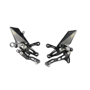 PEDANE ARRETRATE REGOLABILI LIGHTECH CON POGGIAPIEDI SNODATI APRILIA RS 660 2025 (STANDARD/ROVESCIATO)