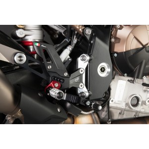 ESTRIBERAS TRASERAS REGULABLES LIGHTECH R-VERSION BMW M 1000 R 2025 (NORMAL/INVERTIDA)
