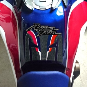 PROTECCIÓN DE TANQUE DE ADHESIVOS 3D HONDA AFRICA TWIN